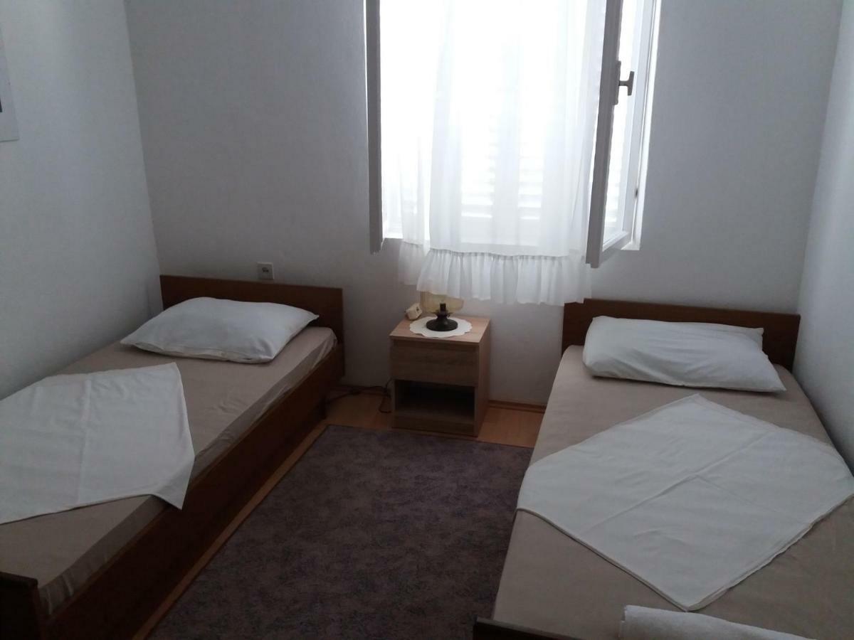 Apartman Nona Povljana Buitenkant foto