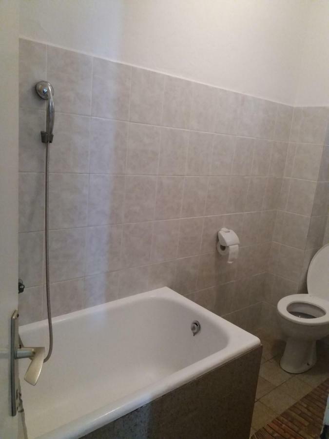 Apartman Nona Povljana Buitenkant foto