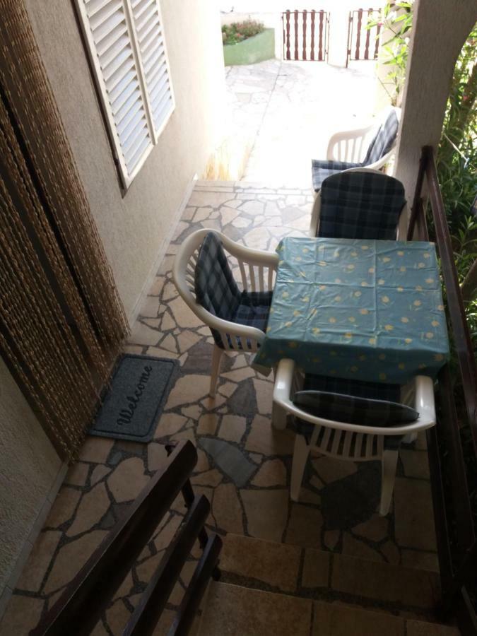 Apartman Nona Povljana Buitenkant foto