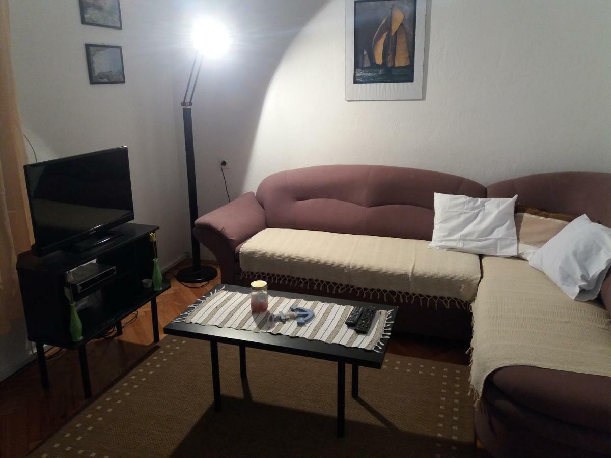 Apartman Nona Povljana Buitenkant foto