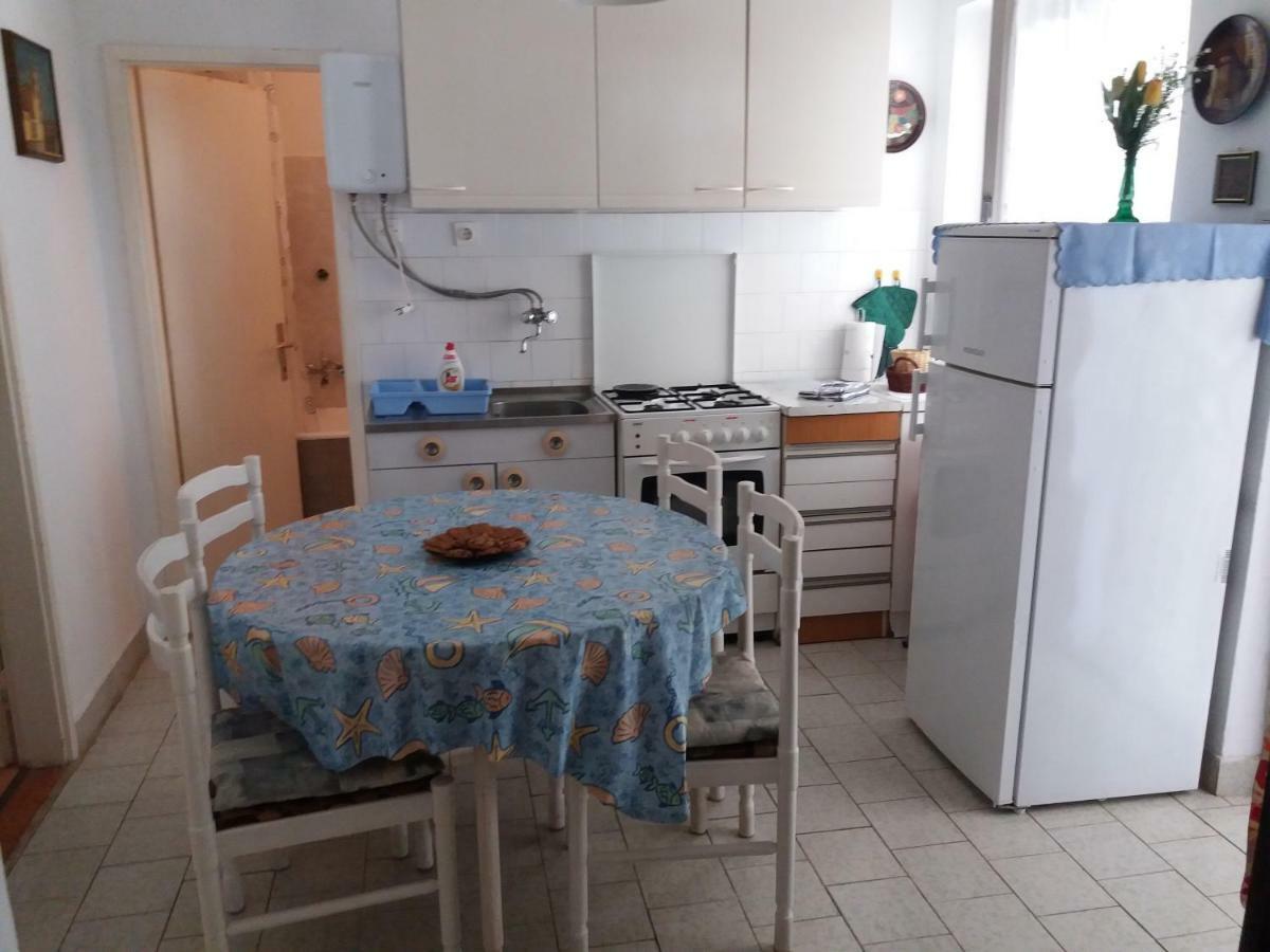 Apartman Nona Povljana Buitenkant foto